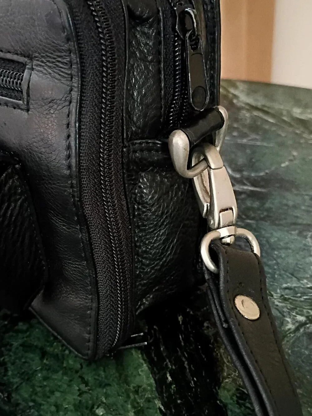 Wilsons Mens Black Leather Bag Travel Case